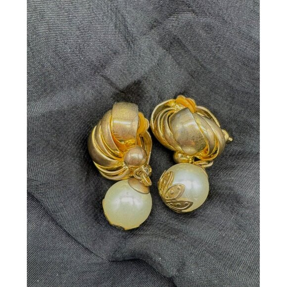 Vintage Gold Tone Clip-On Earring Set Of 4 Styles - Picture 7 of 15